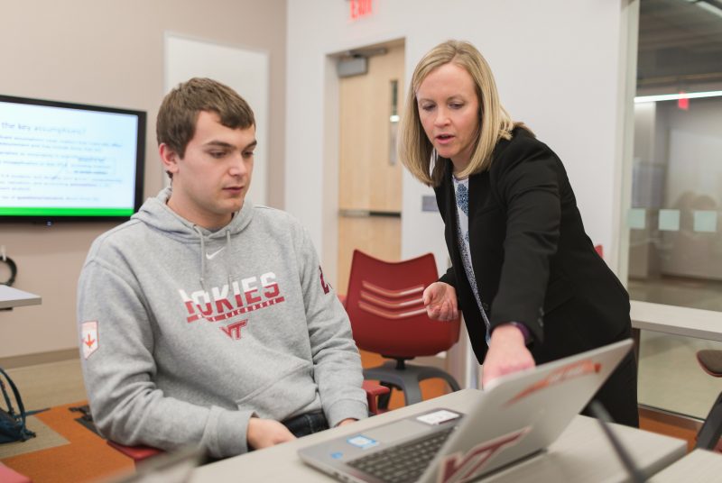 Sarah Stein wins best paper award for developing a new learning resource on analytics