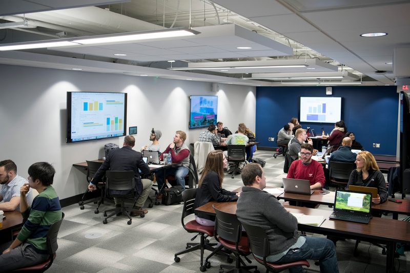 Management course continues to set records, earn honors