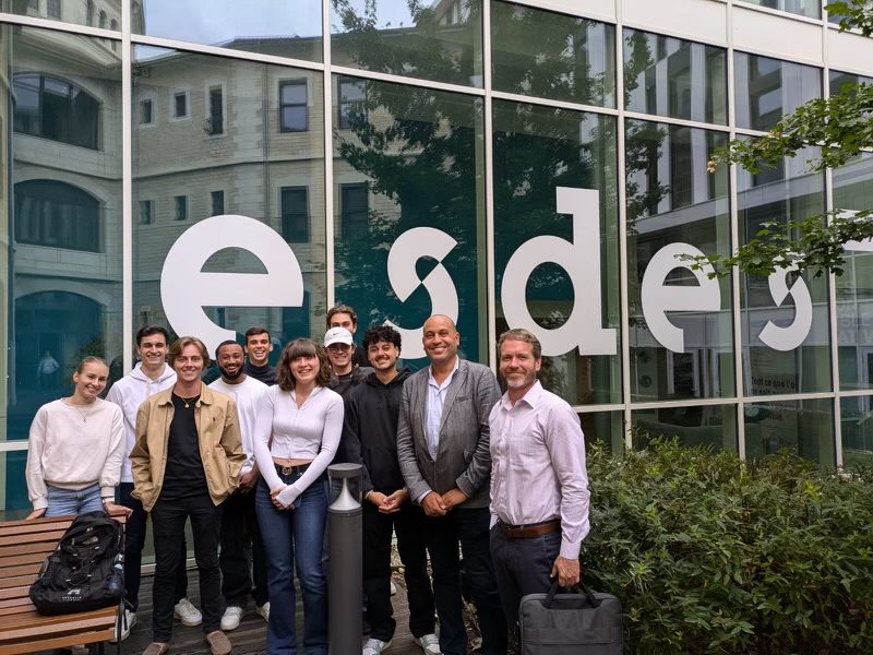 dr-read-with-students-at-ESDES